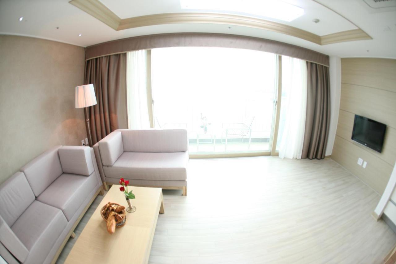 Mohang Haenaru Family Hotel Buan Exterior photo